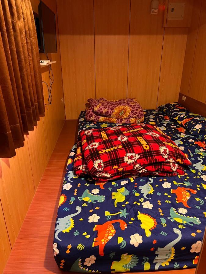 Komei Container Homestay Qingshui Bagian luar foto